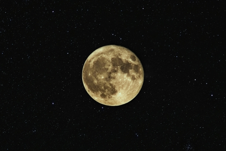 How does full moon affect people with depression and anxiety?